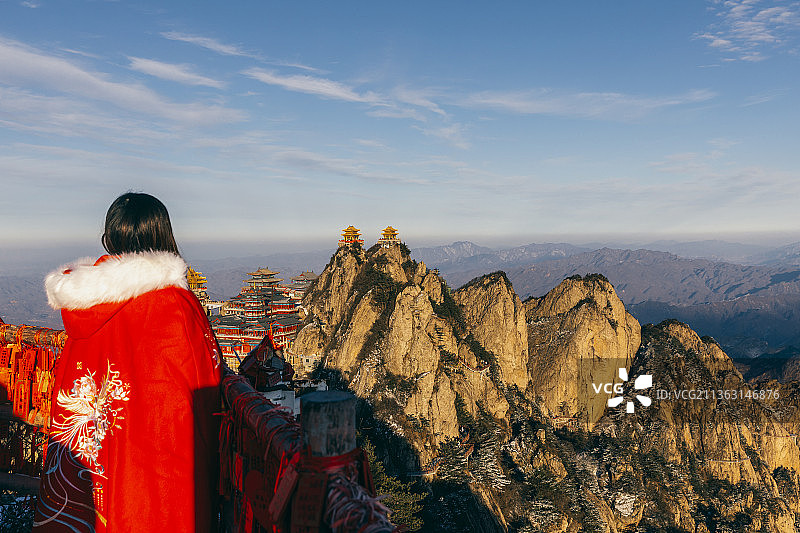 中国河南省洛阳市栾川县老君山风景区雪后初晴图片素材