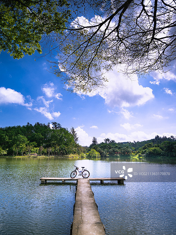 海南省万宁市兴隆热带花园景区国家绿道自行车骑行图片素材