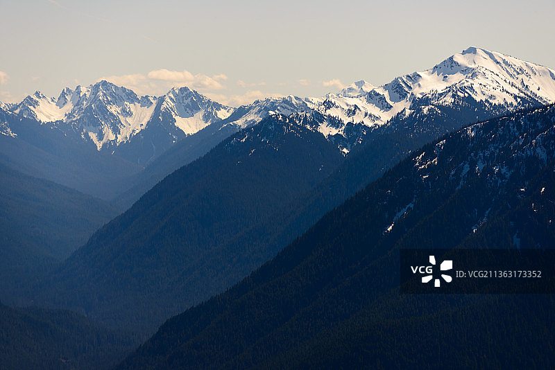 雪山映衬天空的风景图片素材