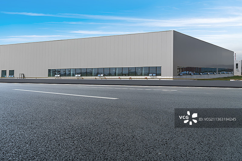 道路地面和物流厂房图片素材