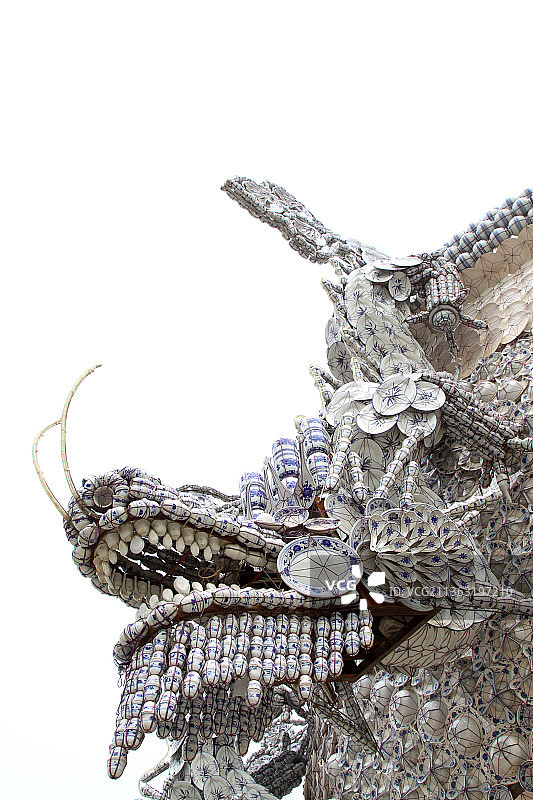 河北唐山丰南惠丰湖公园陶瓷制品组合成的龙形建筑图片素材