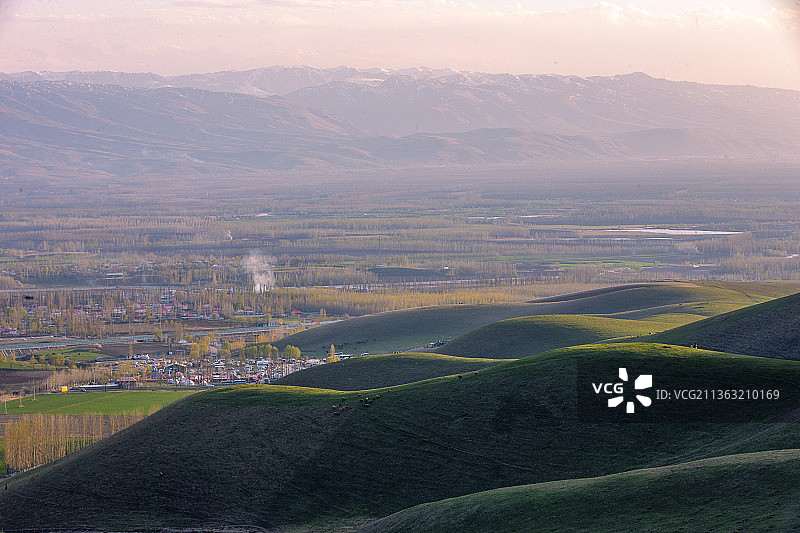 拍摄于伊犁新源的杏花沟图片素材