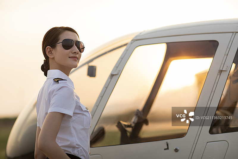 直升机驾驶员图片素材