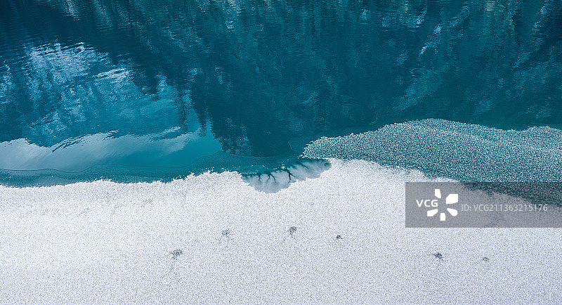 九寨沟，冬季的熊猫海，国风水墨画背景摄影图图片素材