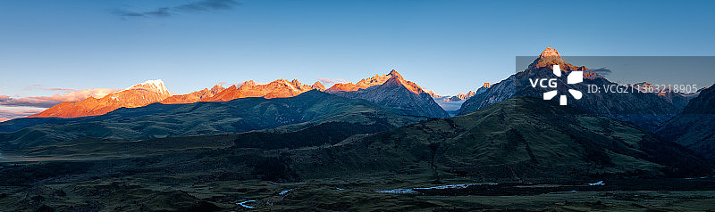 格聂神山图片素材