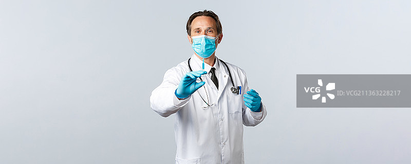 Covid-19、预防病毒、医护人员和疫苗接种概念图片素材