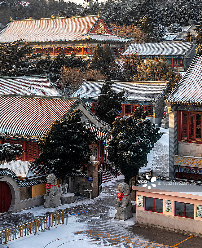 雪后的古建筑群图片素材