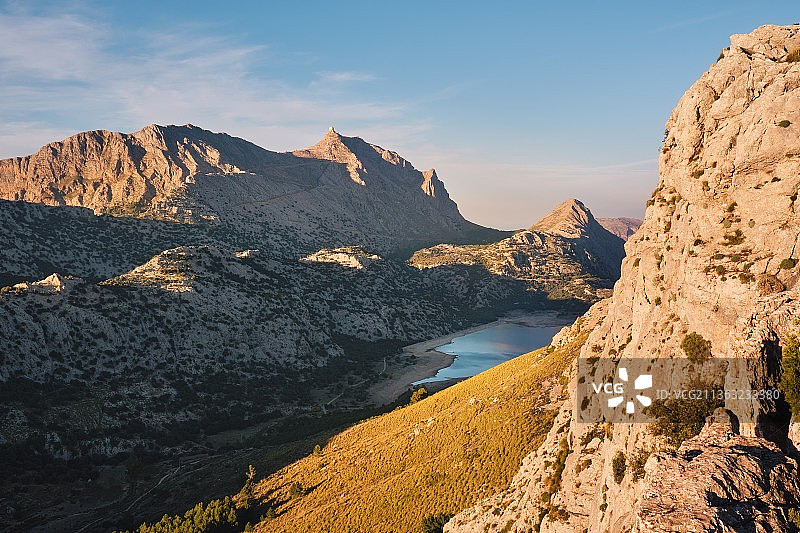 马略卡岛普伊格·德·马约尔山日落山景，西班牙巴利阿里群岛图片素材