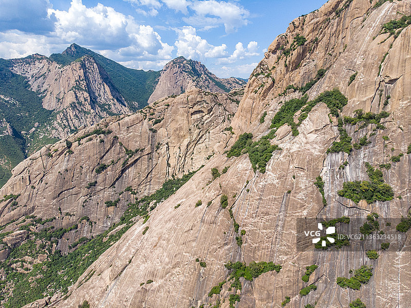 喇嘛山山体岩石特写图片素材