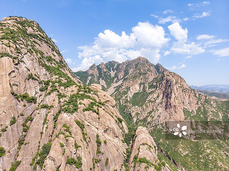 喇嘛山山体岩石特写图片素材