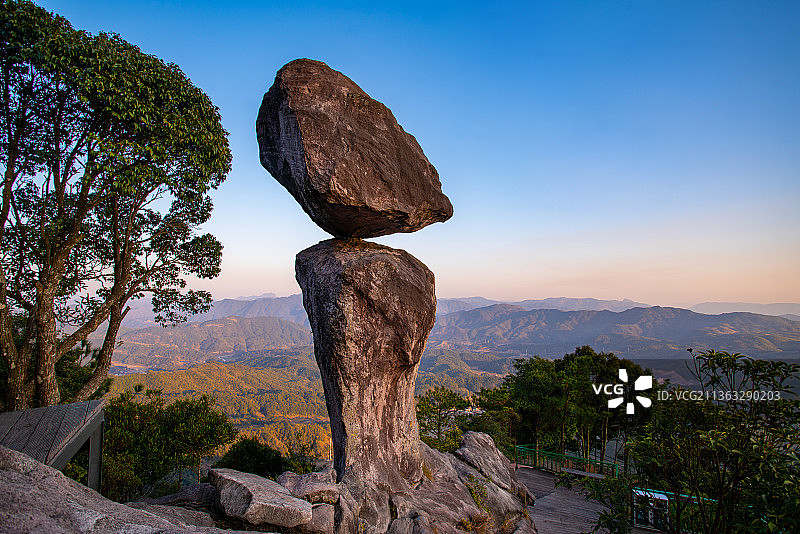 菜溪岩心动石图片素材