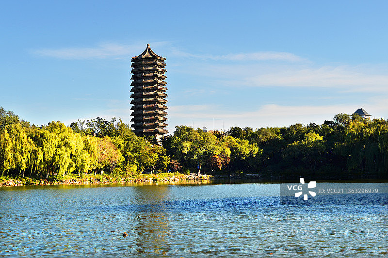 北京大学，未名湖秋景。图片素材