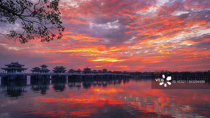 晚霞中的广济桥图片素材