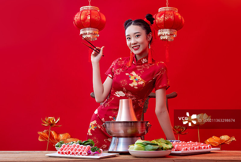 国潮美少女和中国传统食品图片素材