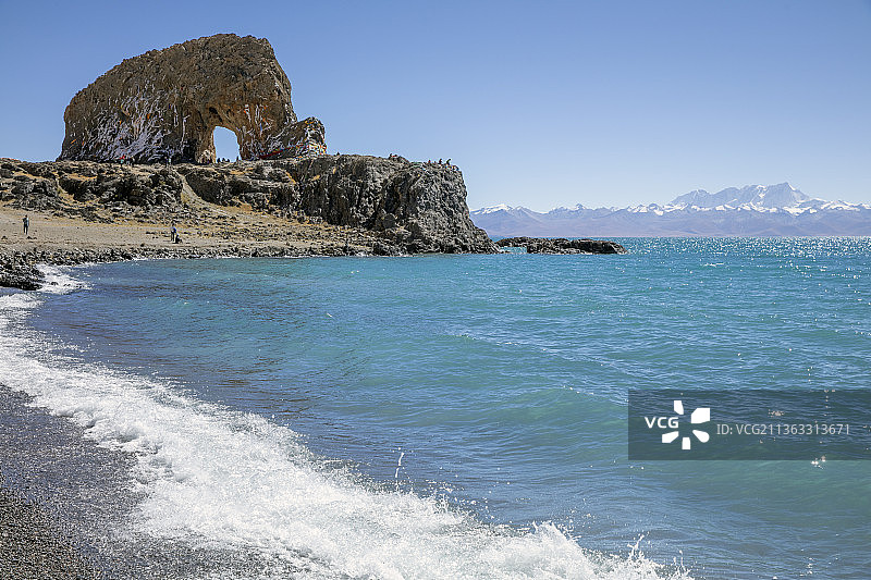 西藏那曲班戈县 圣象天门与念青唐古拉峰图片素材