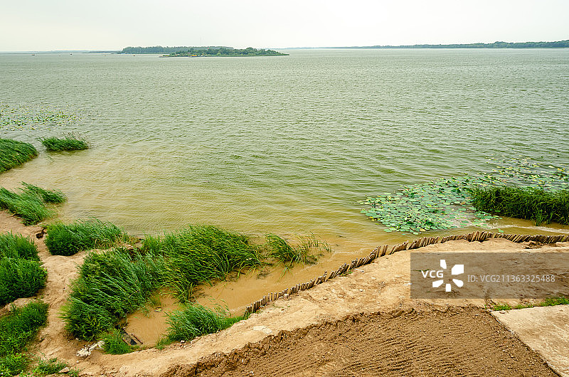 高视角拍摄夏天的中国河北衡水市的衡水湖图片素材