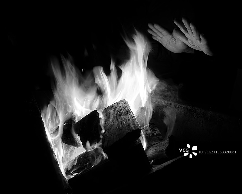 夜晚篝火特写图片素材