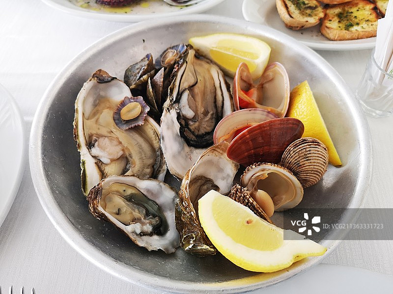 意大利西西里岛维多利亚，盘子里贻贝的俯视图图片素材