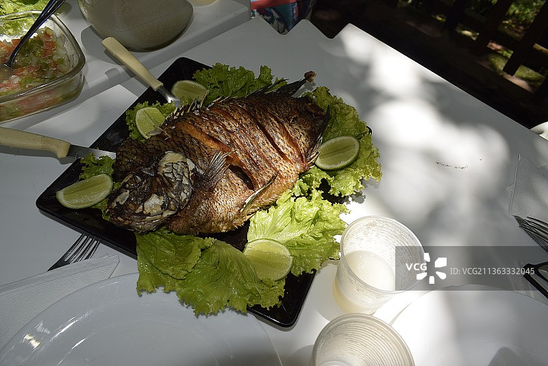 餐桌盘装美食高角度视图图片素材