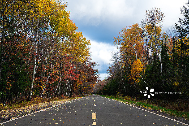 秋季空旷的道路，美国豪猪山图片素材