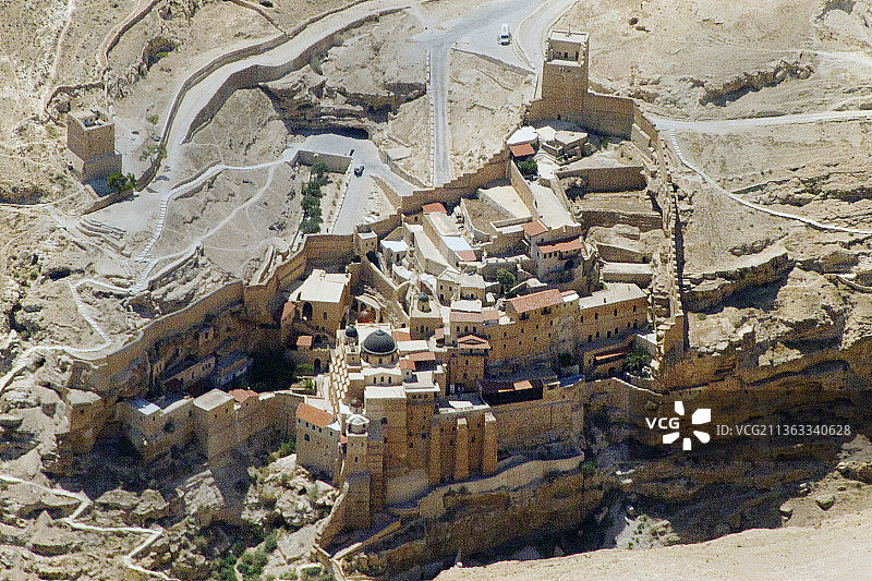 犹太沙漠中Mar Saba修道院的鸟瞰图图片素材