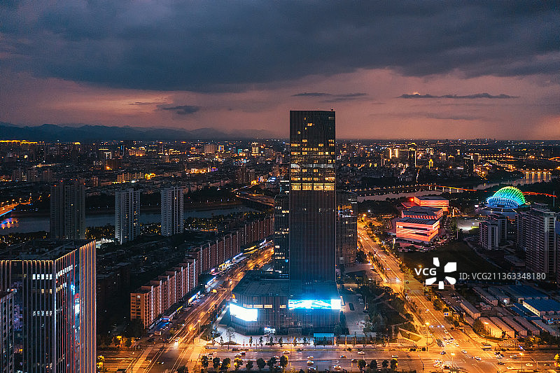 金华最高楼万豪酒店夜景傍晚航拍图片素材