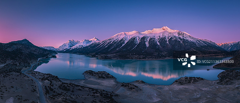 西藏昌都市八宿县然乌湖风光图片素材