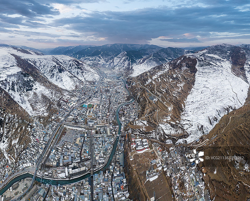 航拍四川阿坝松潘古城全貌图片素材