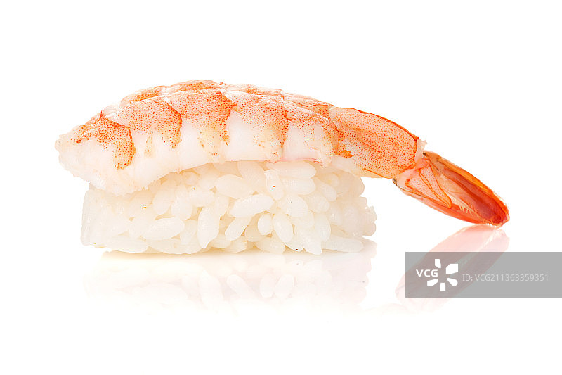 白色背景上的虾肉寿司特写图片素材