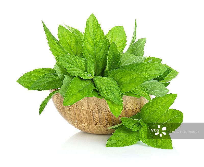 木碗新鲜薄荷特写图片素材