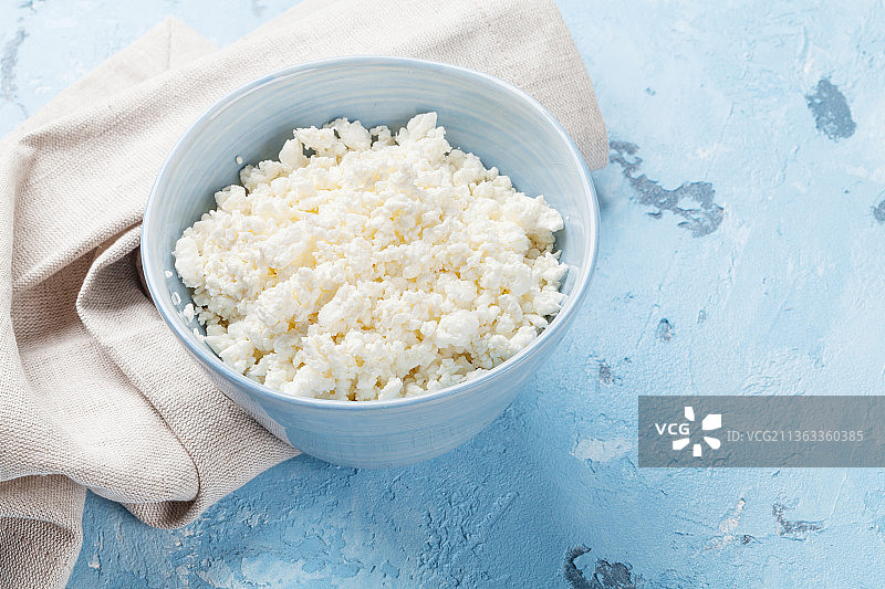 凝乳干酪，碗装米饭高角度视图图片素材