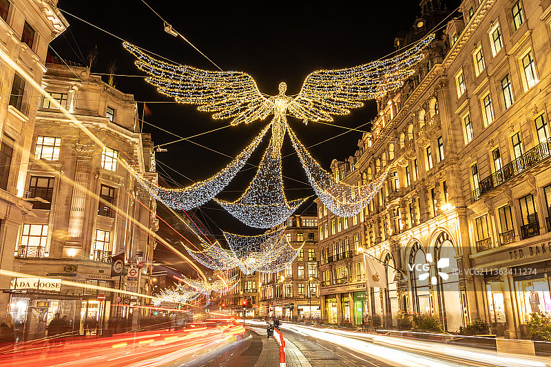 英国伦敦摄政街圣诞节天使车流图片素材