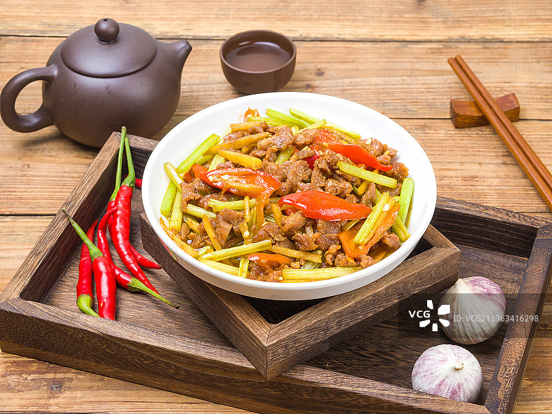 小炒黄牛肉家常菜品图片素材