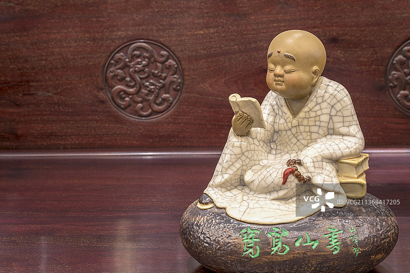 小和尚塑像摆设图片素材