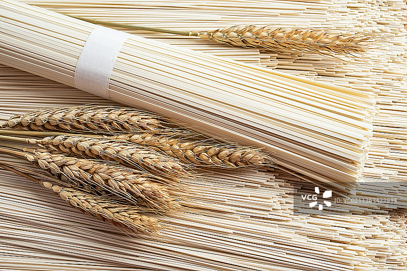 白面条和小麦穗图片素材