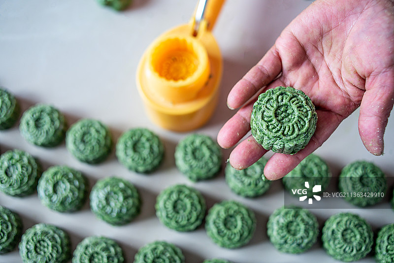 中国传统美食糕点小吃艾叶饼图片素材