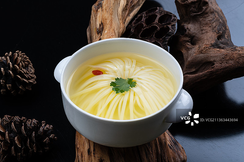 枸杞菊花豆腐汤图片素材