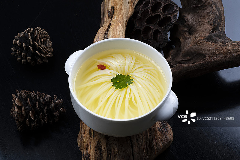 枸杞菊花豆腐汤图片素材