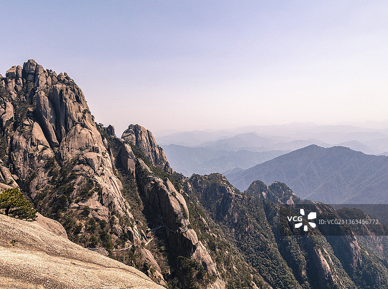 黄山，天都峰，鲫鱼背。图片素材