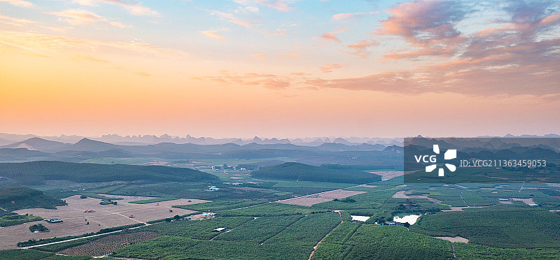2021年12月，广西崇左市扶绥县东门镇山地甘蔗农作物航拍风光图片素材