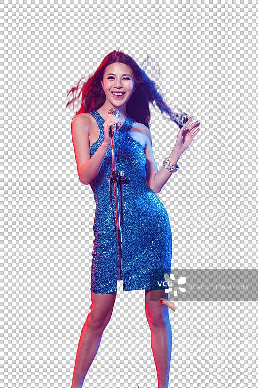 年轻女人在酒吧唱歌跳舞图片素材