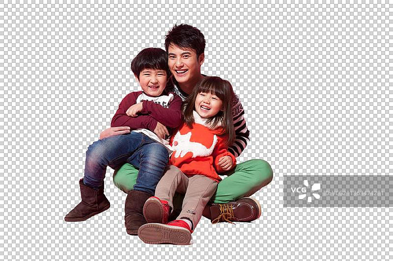 男孩女孩坐在父亲的腿上图片素材