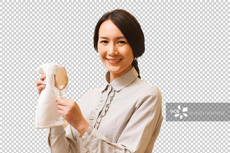 女保洁员正在擦杯子图片素材