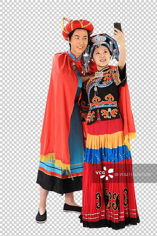 中国少数民族情侣用手机拍照图片素材