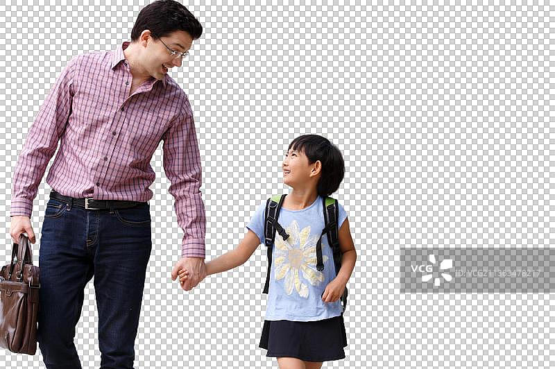 父亲牵着女儿的手从教学楼里出来图片素材