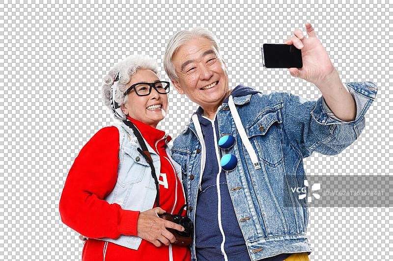 时尚的老年人拿着手机自拍图片素材