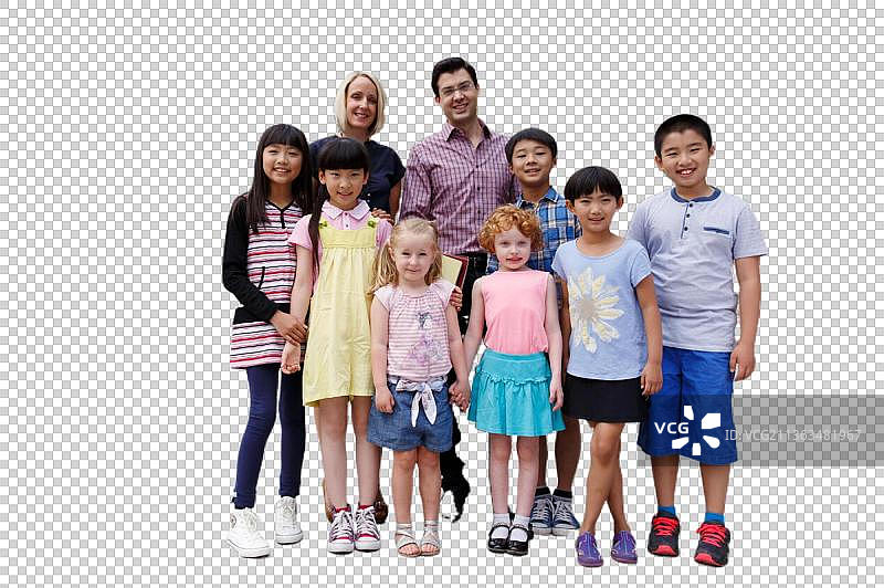 老师和小学生在校园里图片素材