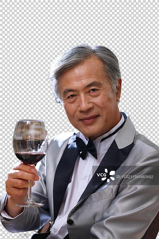 东方老年男人手拿酒杯图片素材