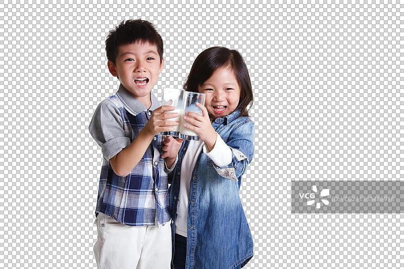 东方儿童喝牛奶图片素材