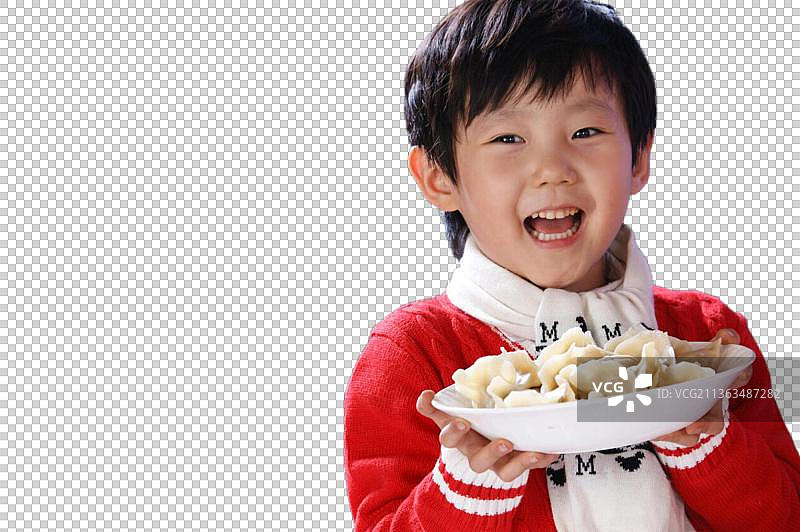 东方儿童过年端饺子图片素材